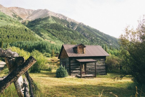Escape to peaceful mountain retreats designed for comfort, adventure, and breathtaking views.